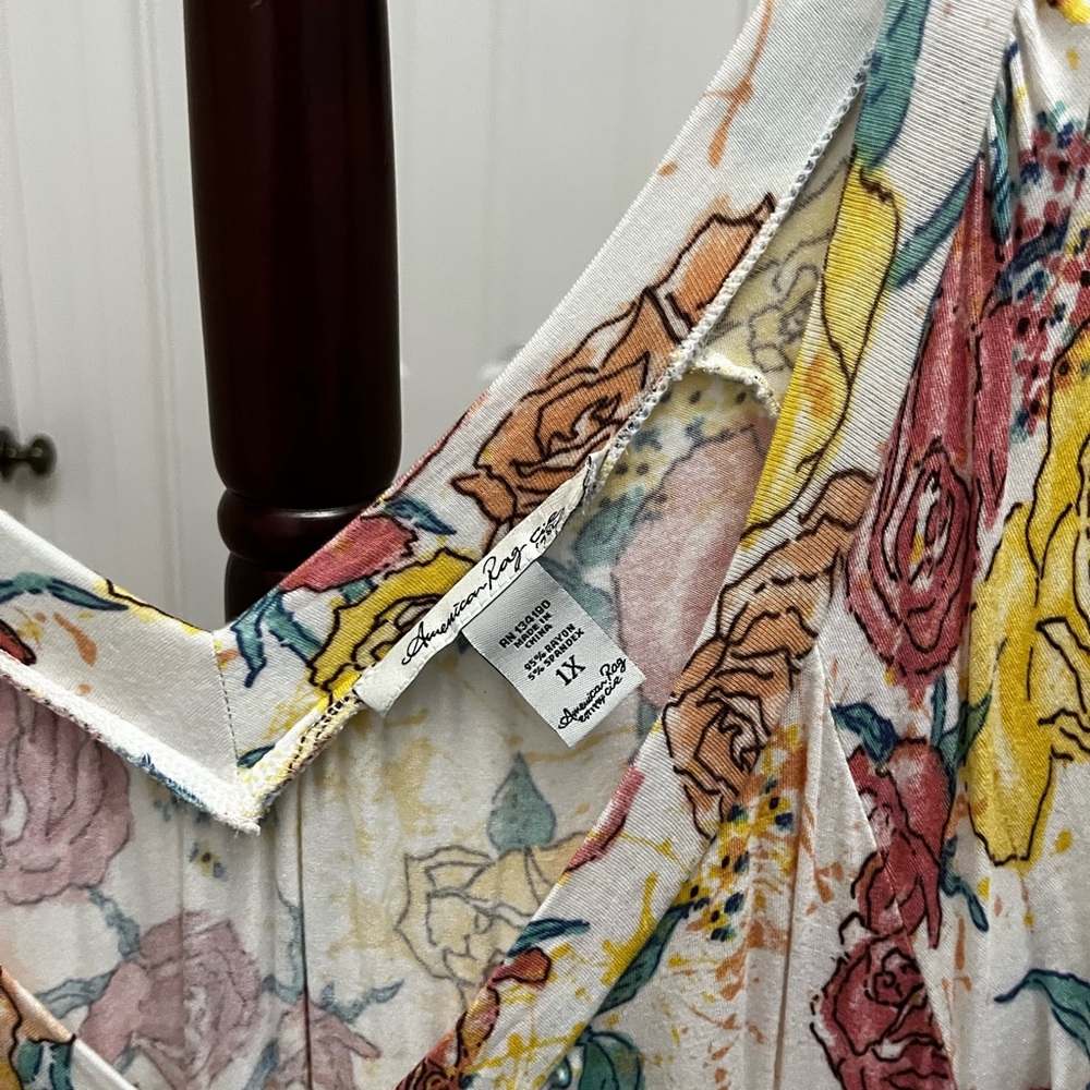 American Rag top
1xl
looks great over a tank - Picture 2 of 4